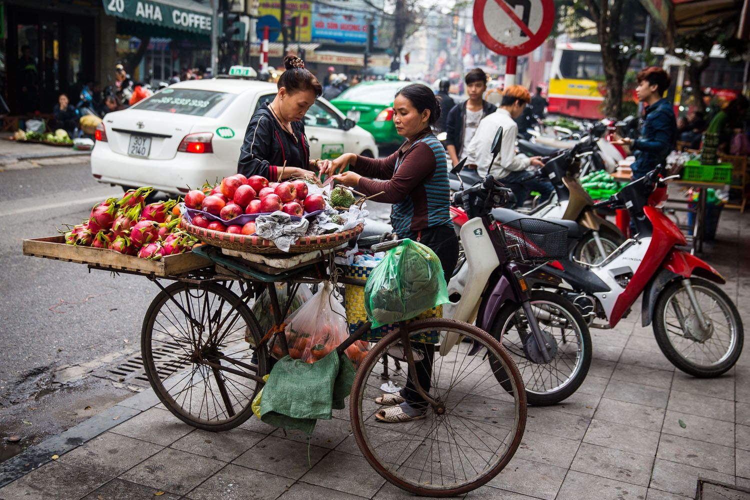 explore-the-old-quarter-your-way-vietnam-tourism