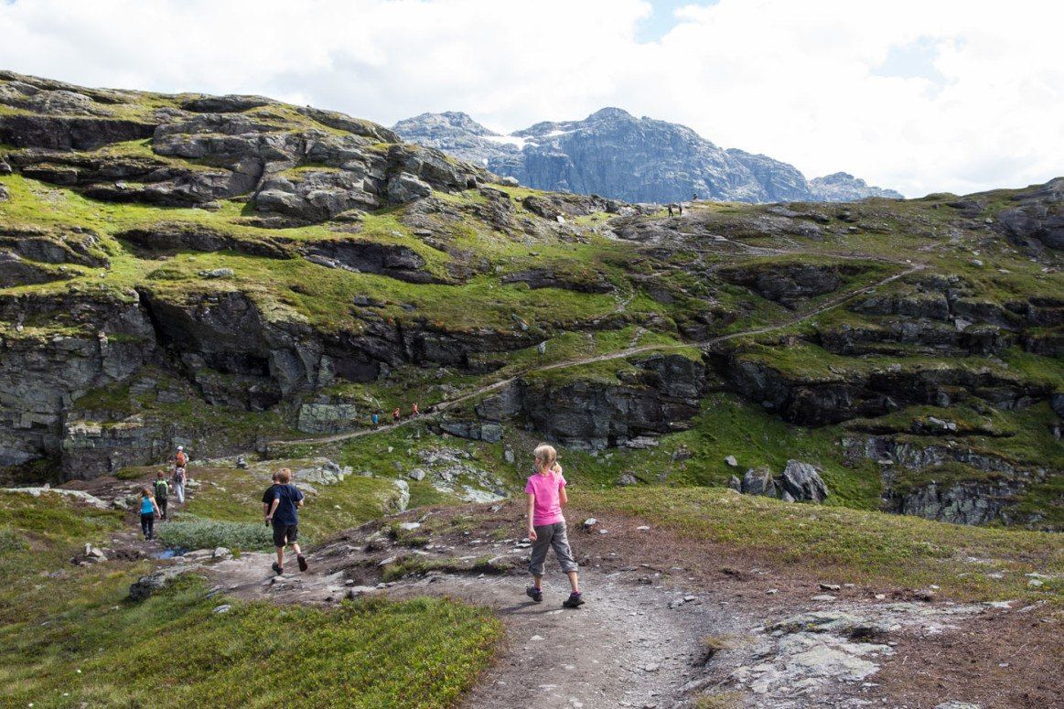 Hiking Trolltunga: Helpful Tips, Hiking Stats, Photos & Trail Guide – Earth Trekkers