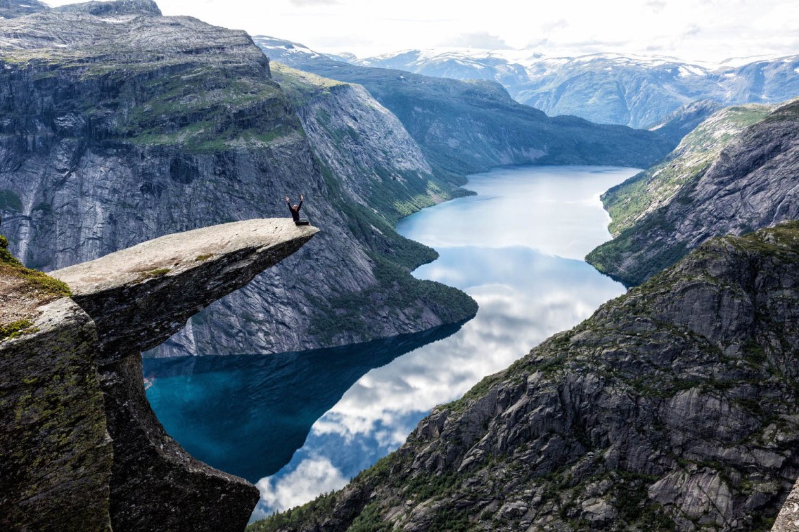 Hiking Trolltunga