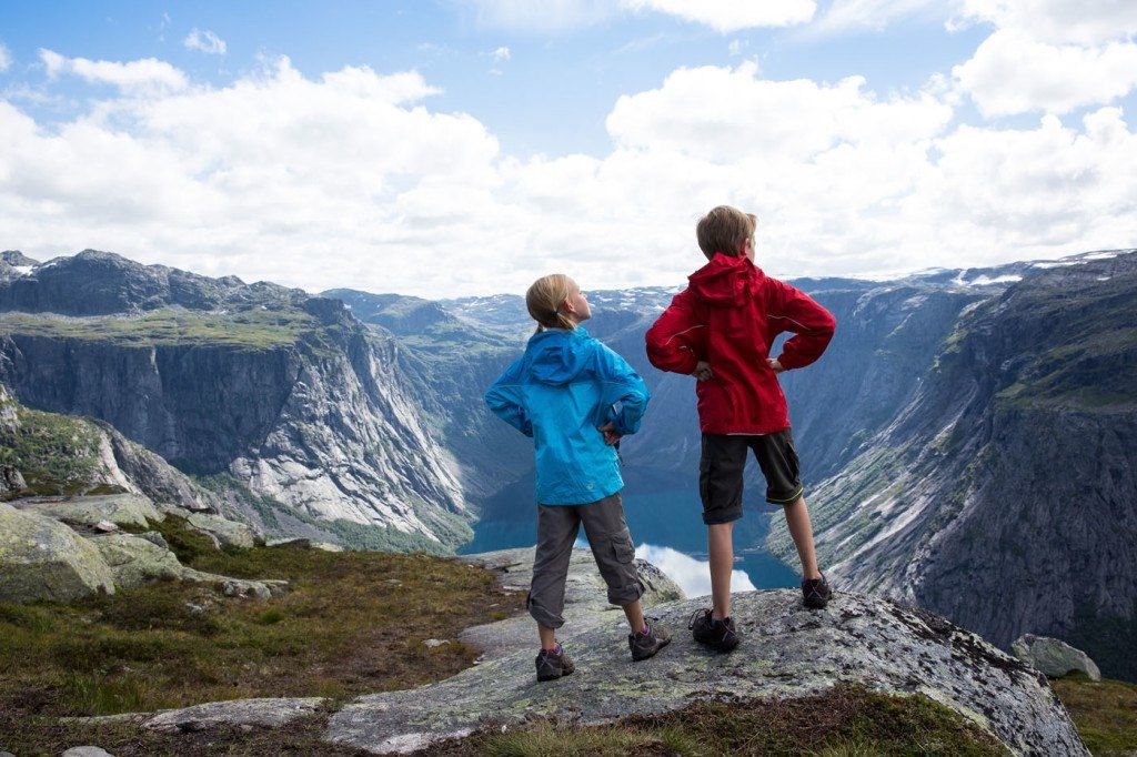 Hiking Trolltunga: Helpful Tips, Hiking Stats, Photos & Trail Guide – Earth Trekkers