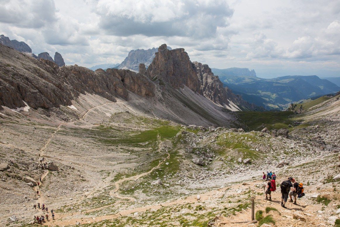 Hiking the Puez-Odle Altopiano in the Dolomites | Earth Trekkers
