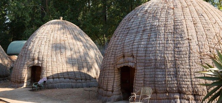 二稻草小屋门开