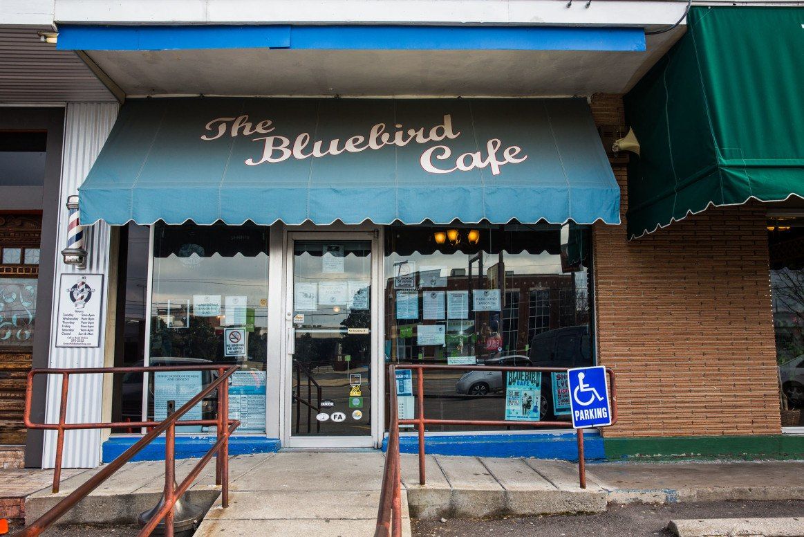 How to Get a Seat at the Bluebird Cafe | Earth Trekkers