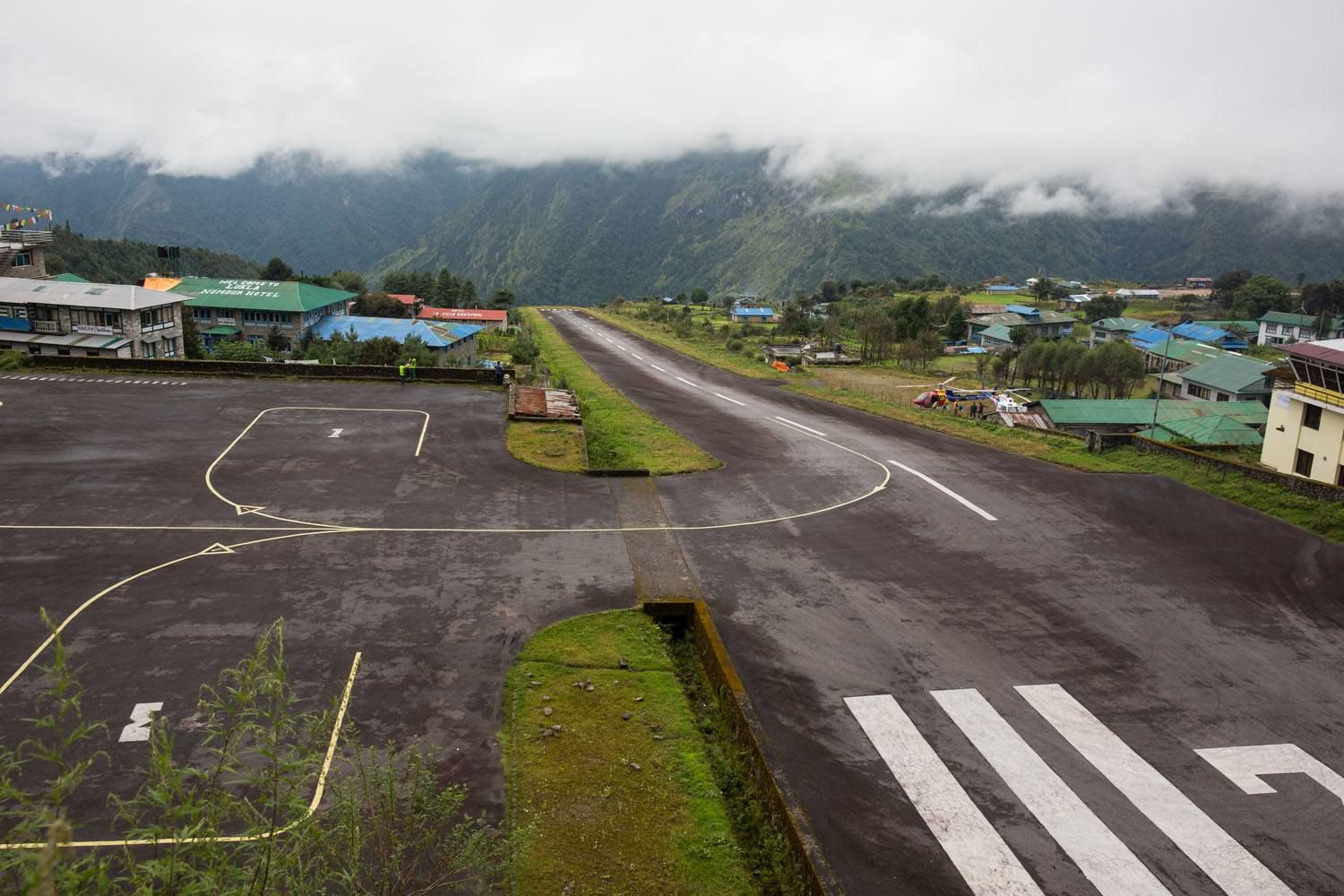 lukla airport runway