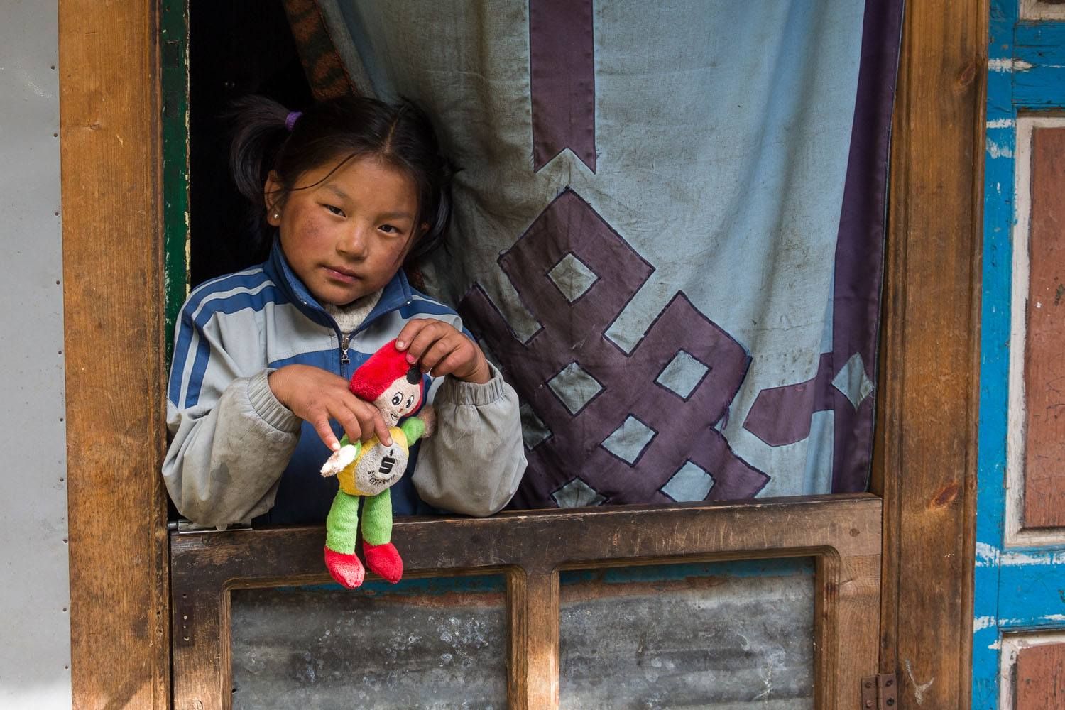 nepali-girl-earth-trekkers