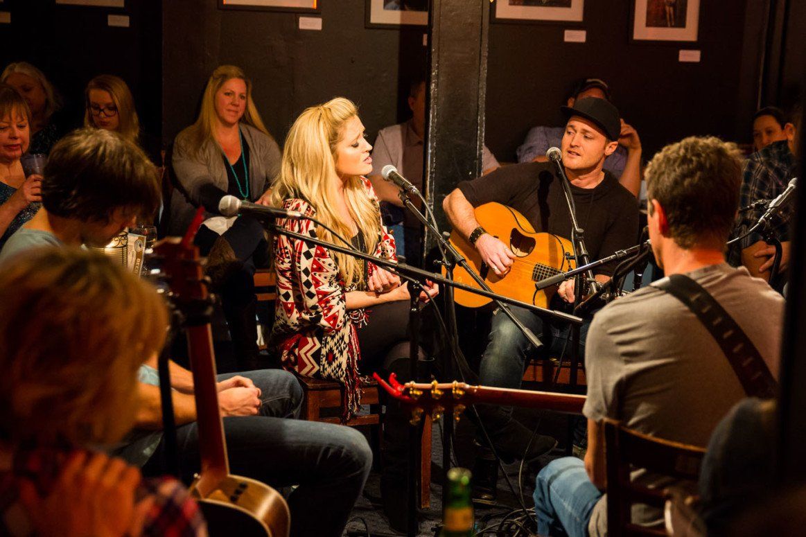 How to Get a Seat at the Bluebird Cafe – Earth Trekkers