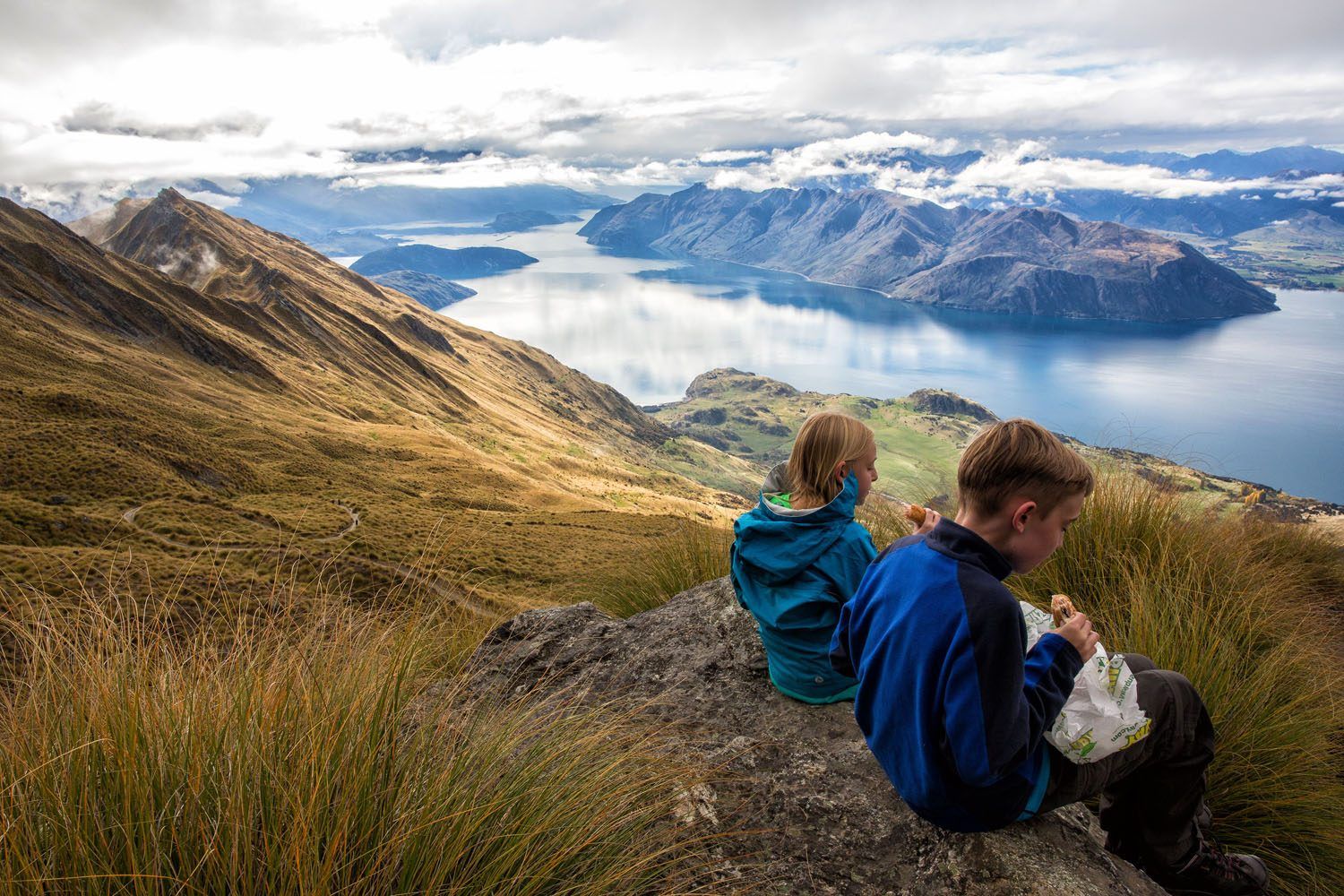 Hiking Roy S Peak Track With Kids Earth Trekkers