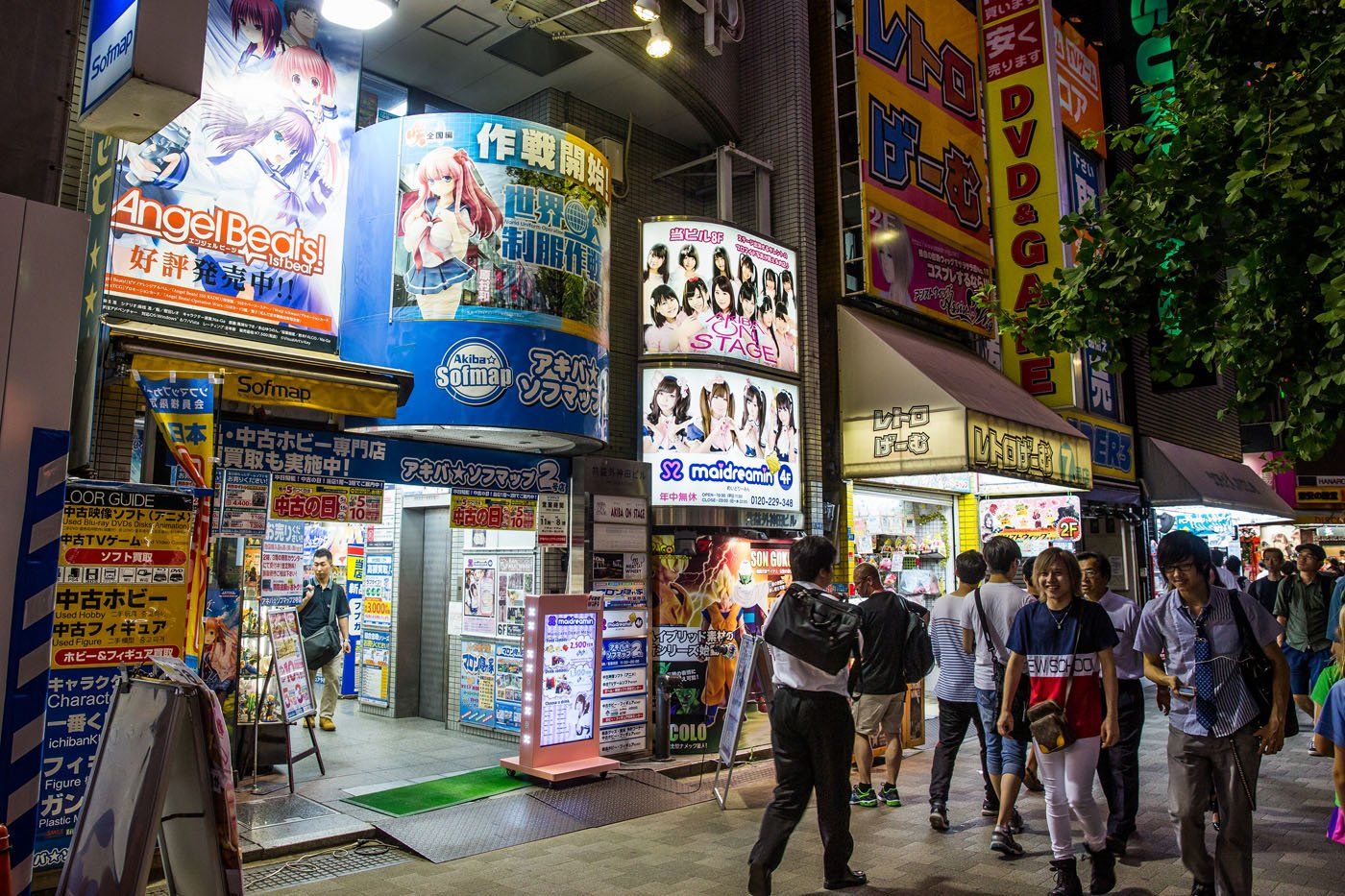 tokyo street scene