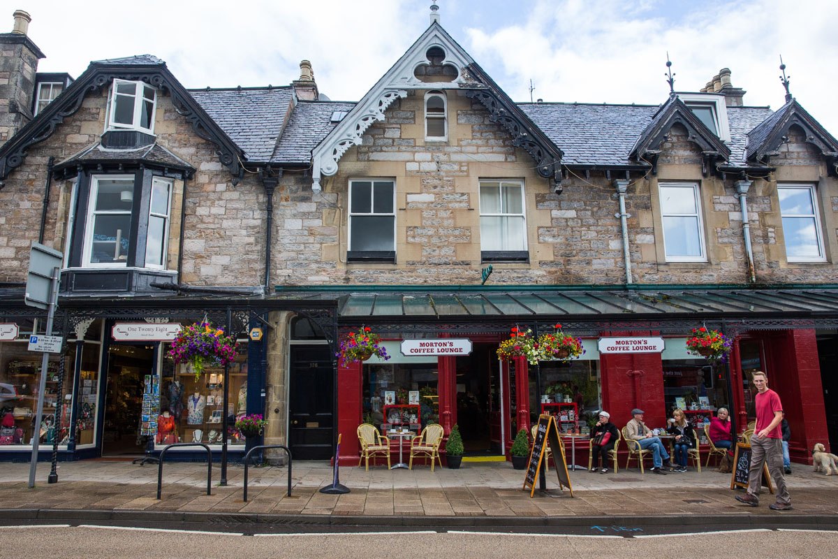 Driving to the Isle of Skye, Scotland Earth Trekkers