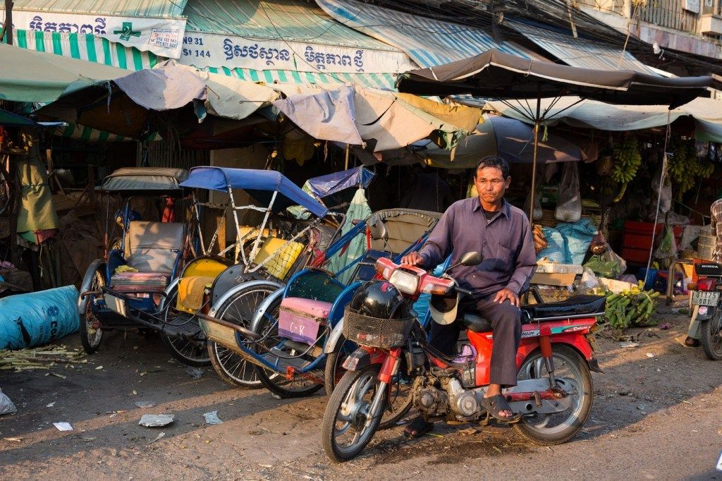 Walking the Streets of Phnom Penh – Earth Trekkers