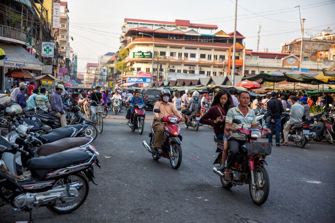 Walking the Streets of Phnom Penh – Earth Trekkers