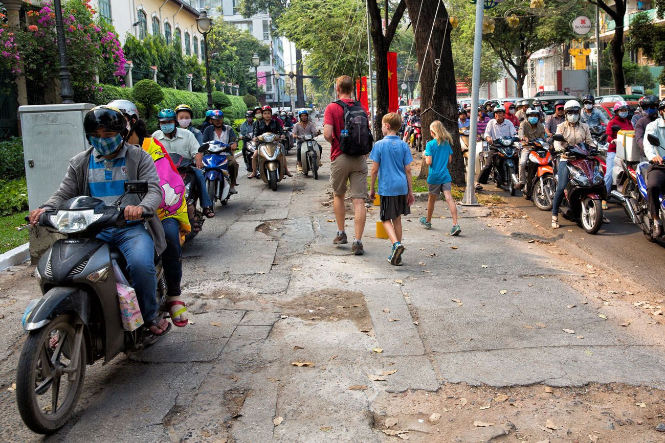 How to Cross a street in Saigon, Vietnam 