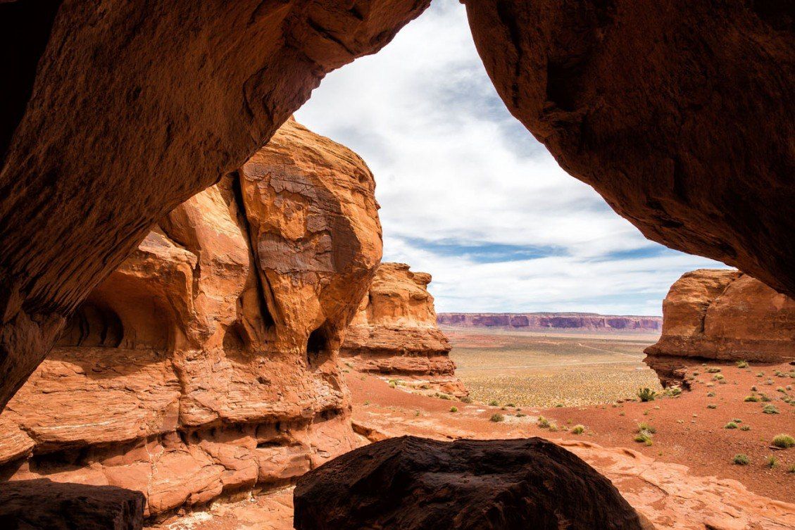 is-teardrop-arch-in-monument-valley-worth-it-earth-trekkers