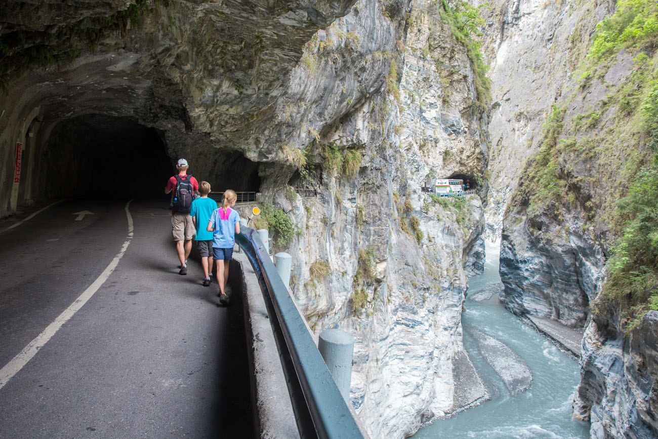 worlds-most-dangerous-roads-Sabse-Khatarnak-Raaste