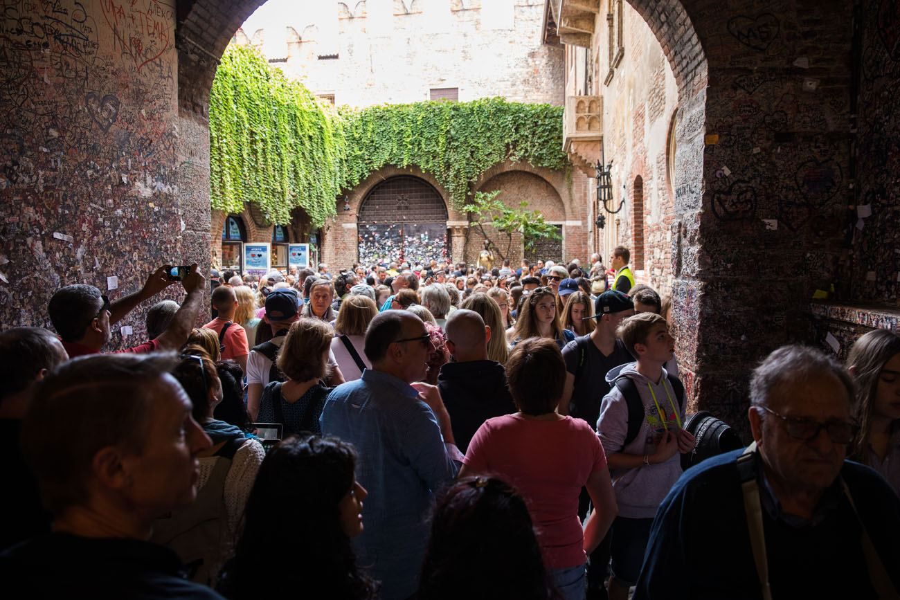 Crowds at Juliette's House best things to do in Verona