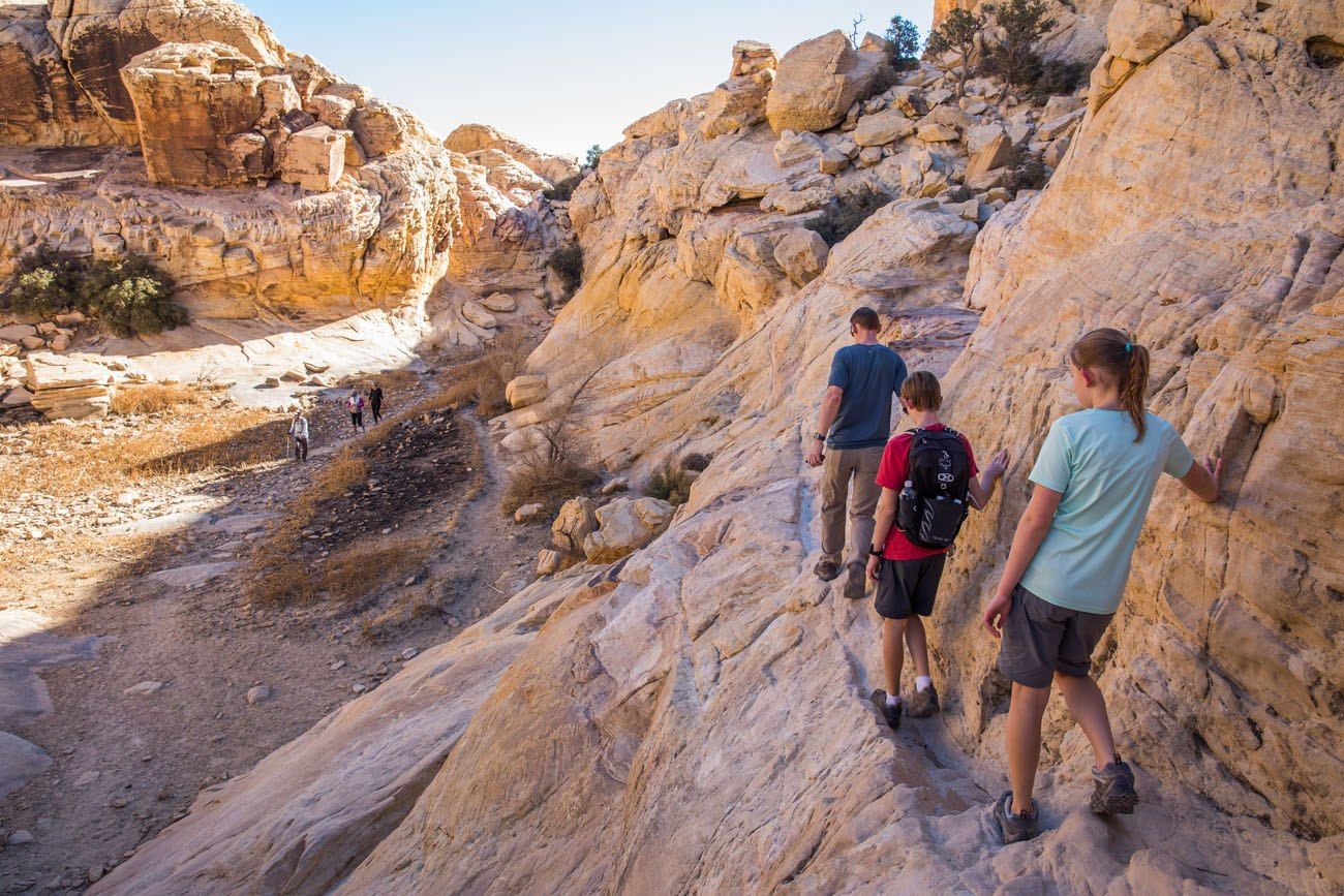 Two Fun, Short Hikes to do at Red Rock Canyon, Las Vegas Earth Trekkers