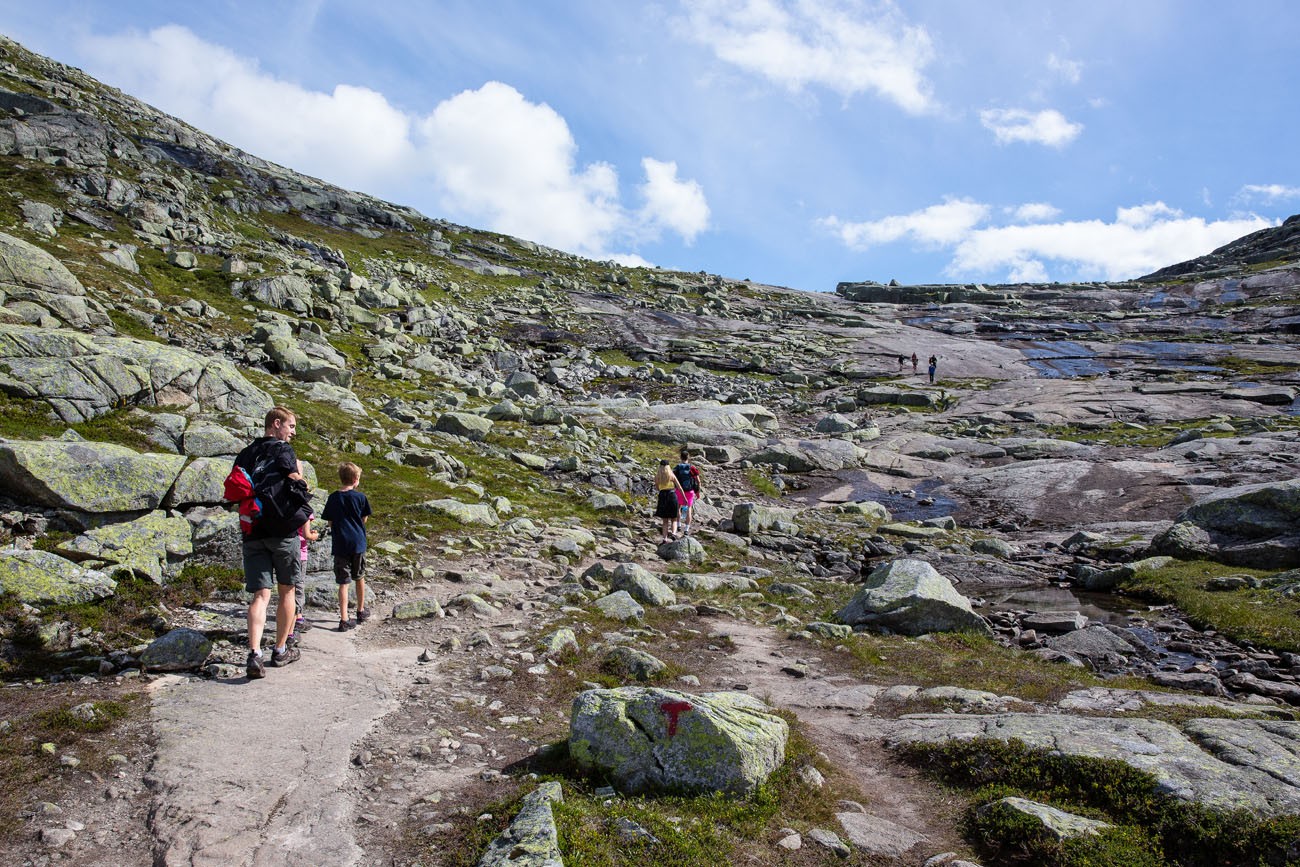 Hiking Trolltunga