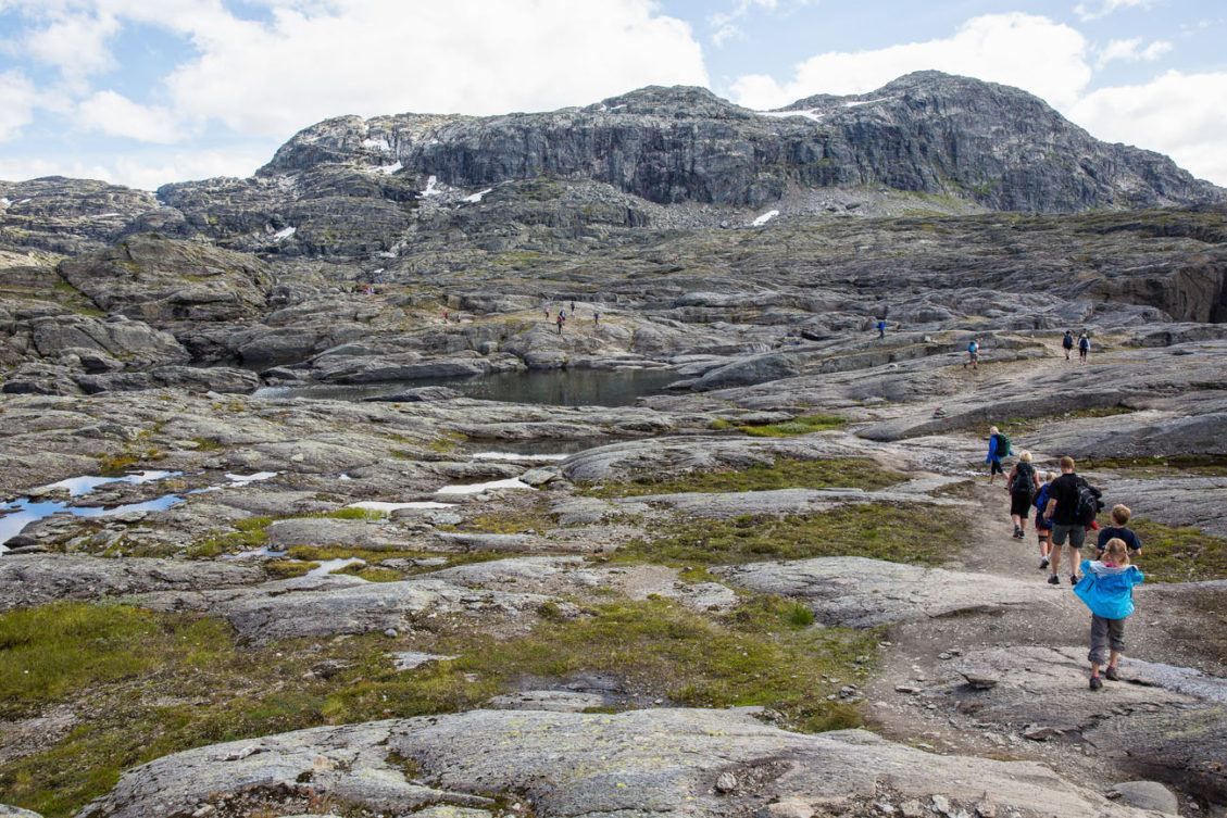 Trail Guide for Hiking Trolltunga