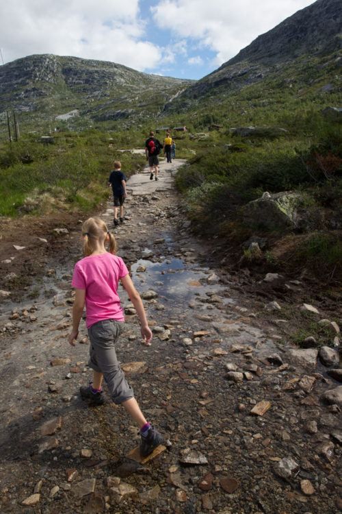 Hiking Trolltunga: Helpful Tips, Hiking Stats, Photos & Trail Guide – Earth Trekkers