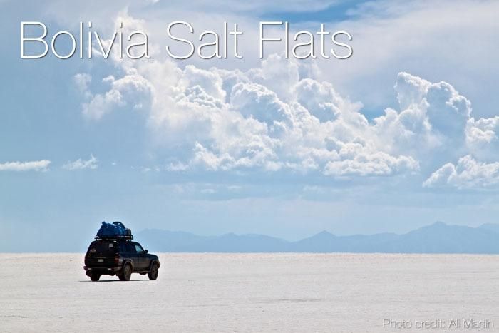 A jeep crossing the Salar de Uyuni (Bolivia Salt Flats).