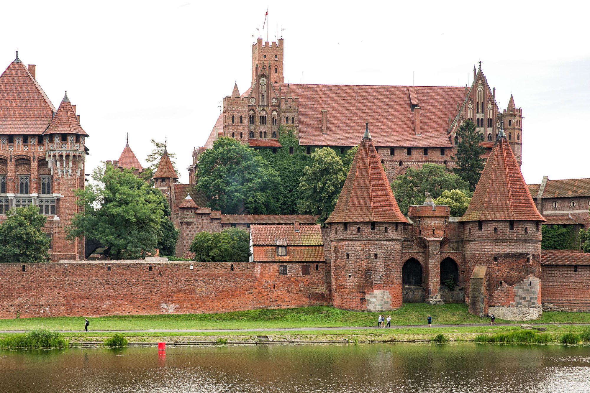 Malbork Castle: Plan the Perfect Day Trip from Gdansk | Earth Trekkers