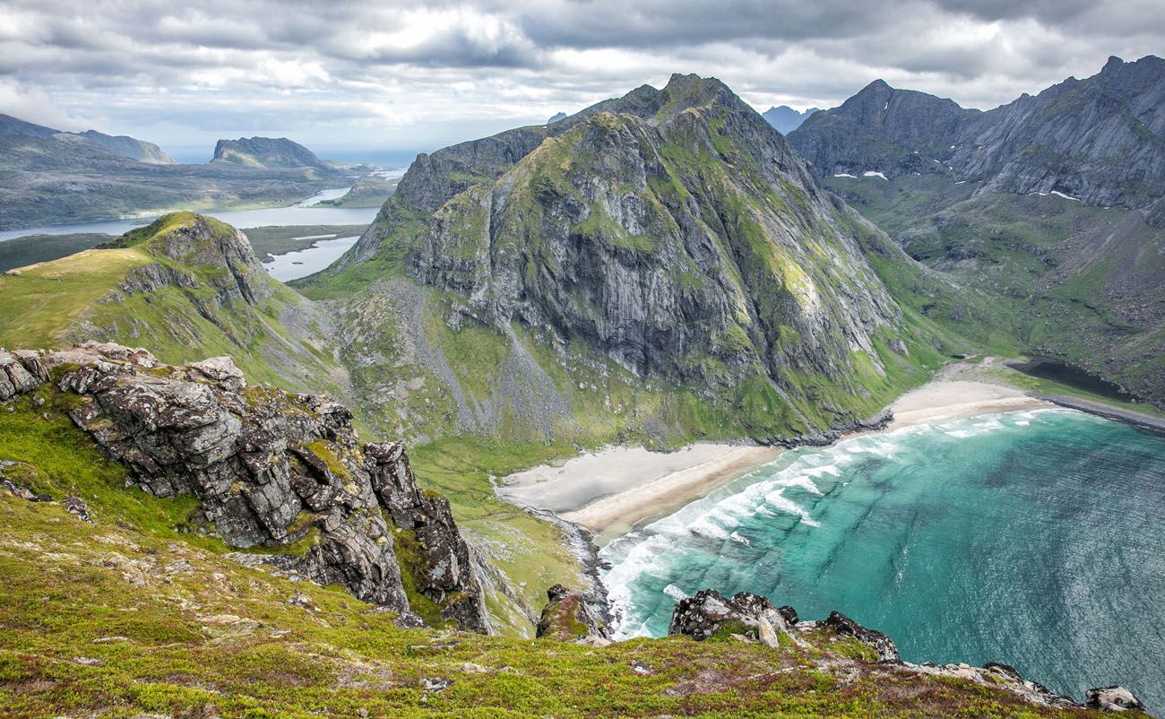 How To Hike Ryten And Enjoy The View Over Kvalvika Beach – Earth Trekkers