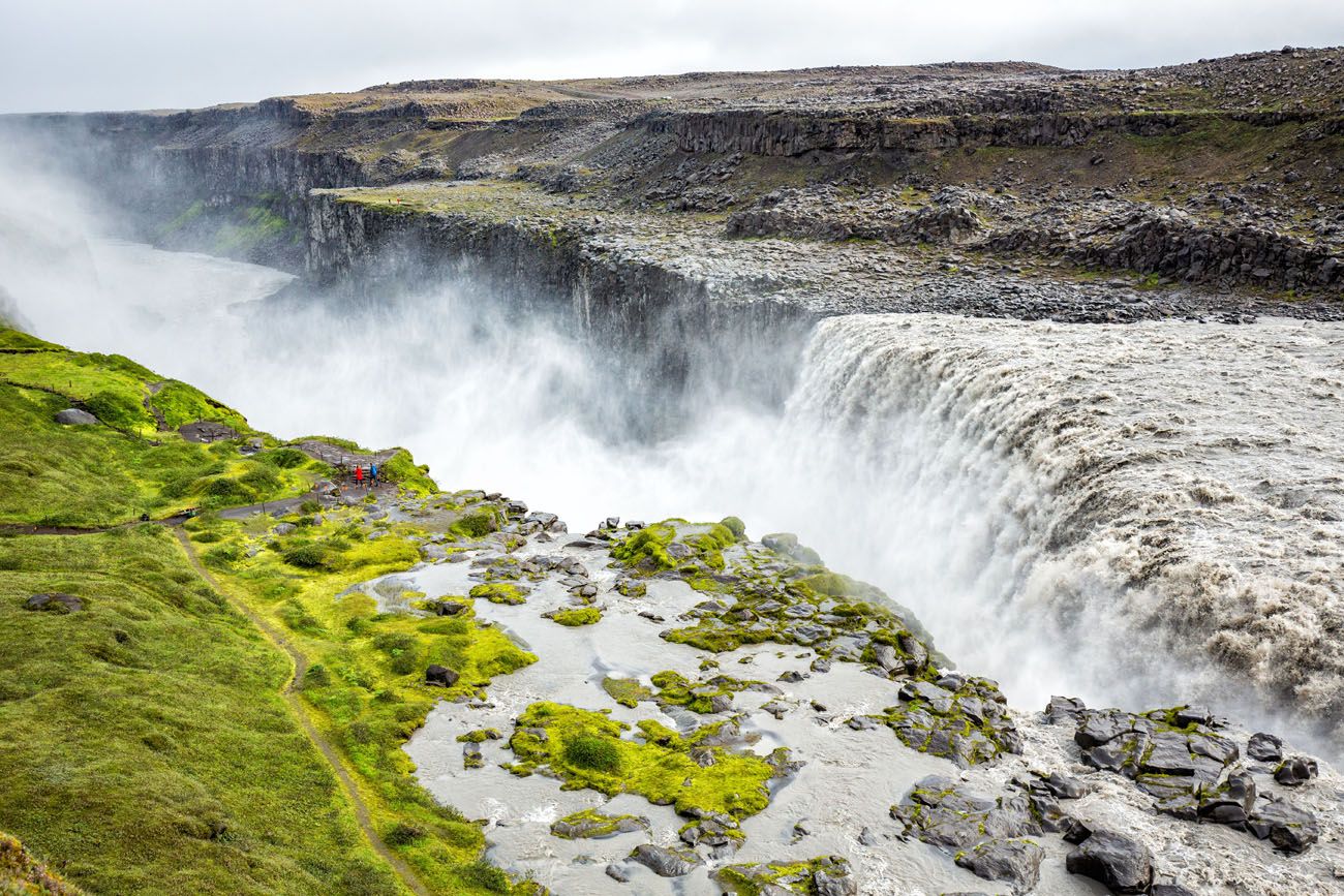 How to Visit Dettifoss and Selfoss Waterfalls in Iceland | Earth Trekkers