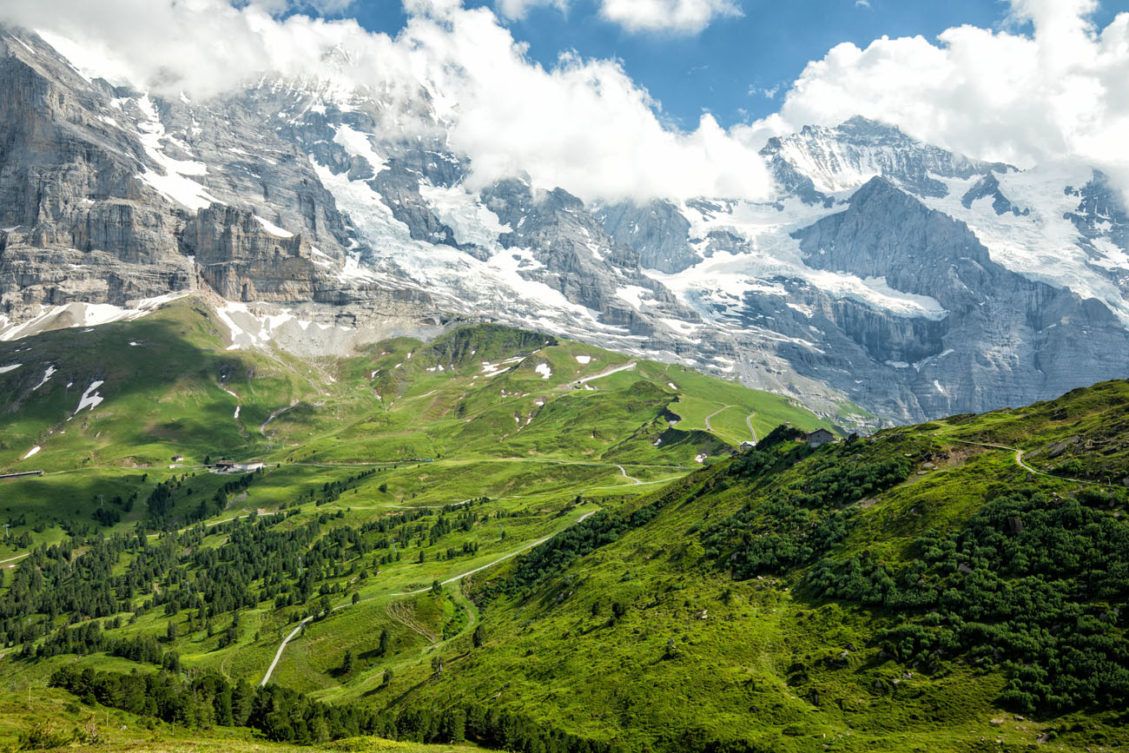 Walking from Männlichen to Kleine Scheidegg on the Panorama Trail ...