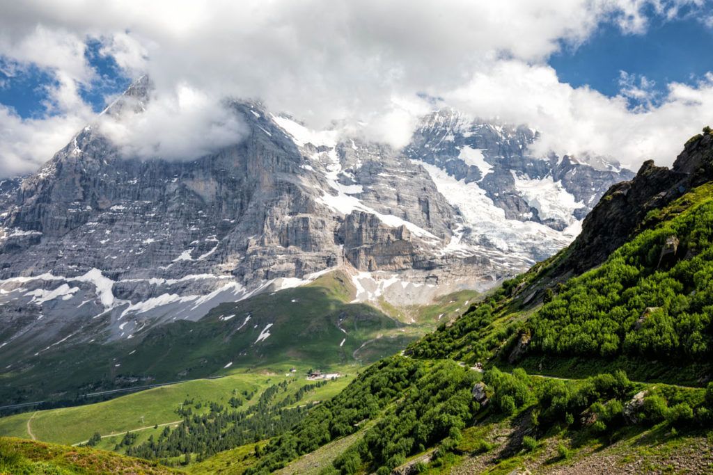 Walking from Männlichen to Kleine Scheidegg on the Panorama Trail ...