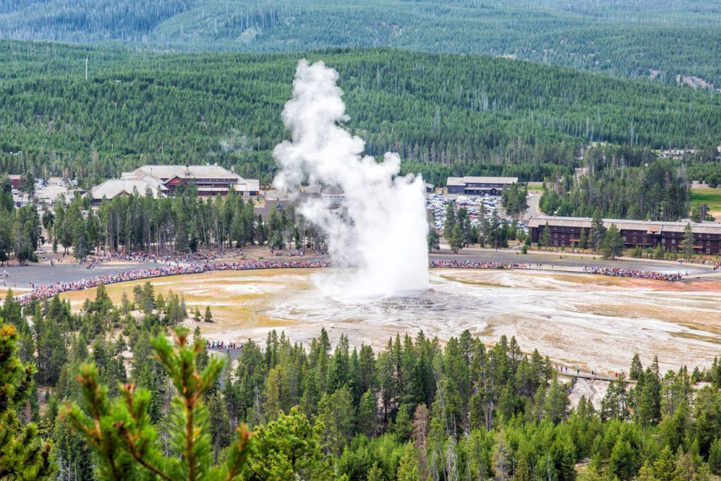 Yellowstone Bucket List 18 Epic Things To Do In Yellowstone Earth Trekkers 7144