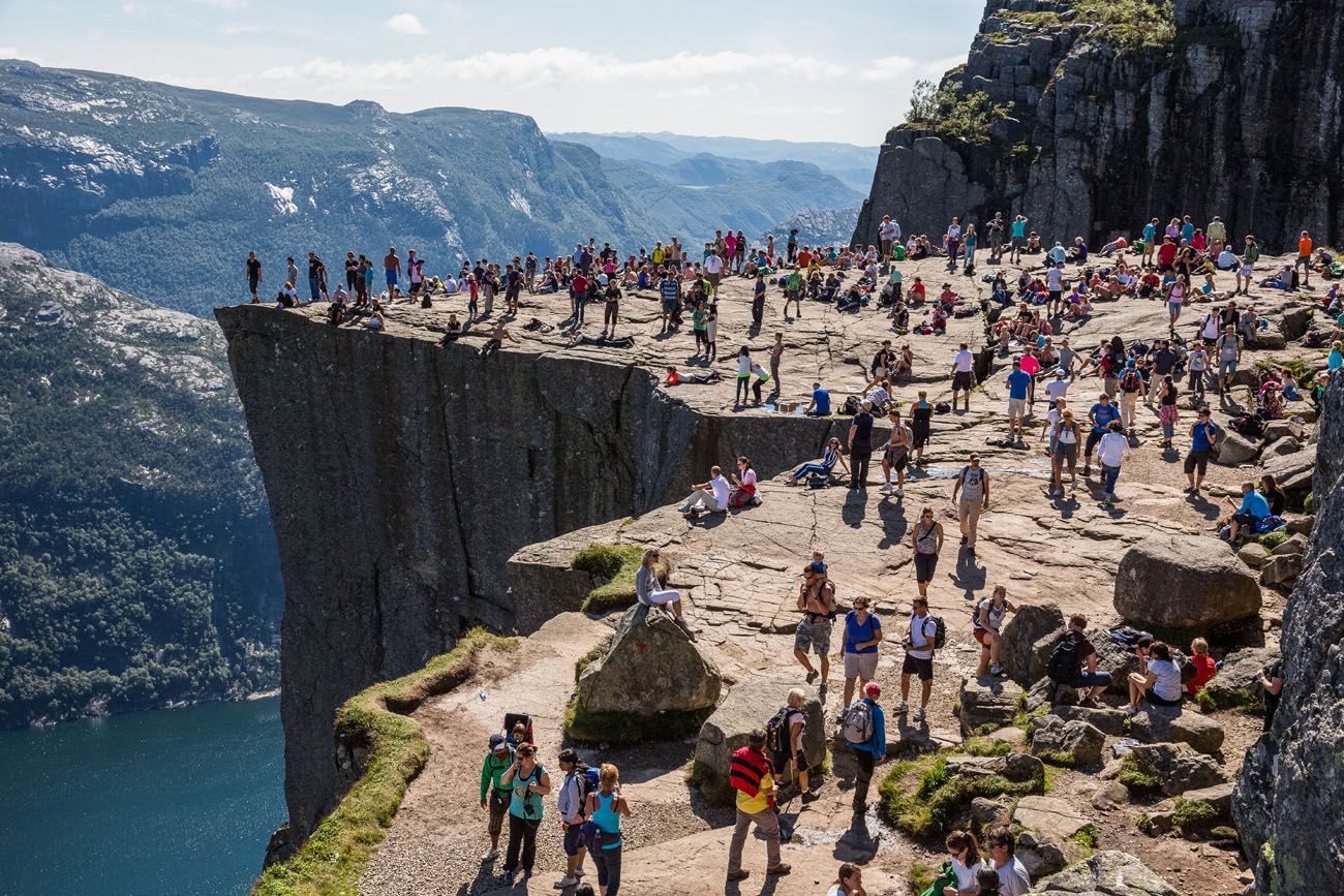 How to Hike to Pulpit Rock in Norway (+ HELPFUL Tips ...