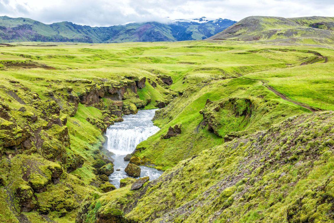 Skógafoss and the Amazing Waterfall Way Hike – Earth Trekkers