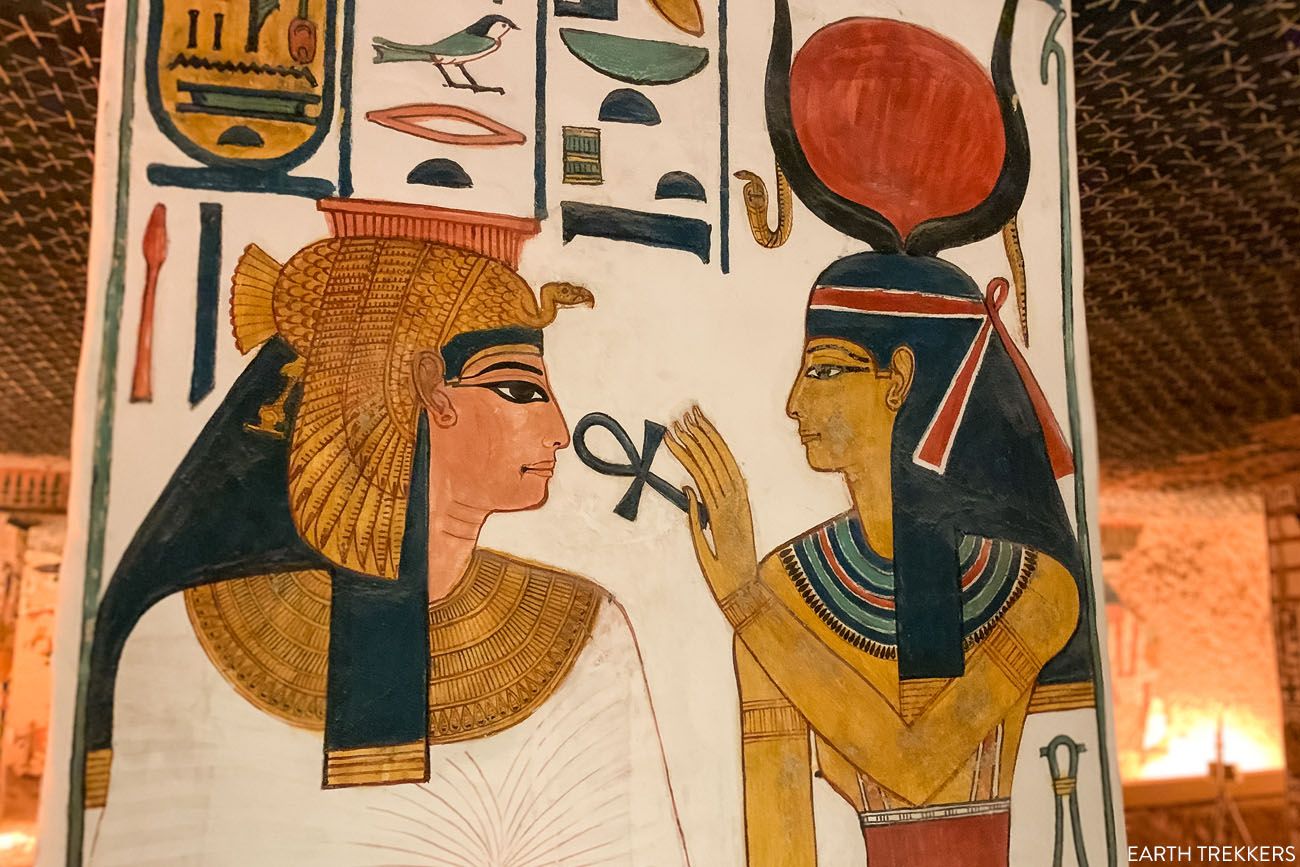 Isis offering life to Nefertari. 