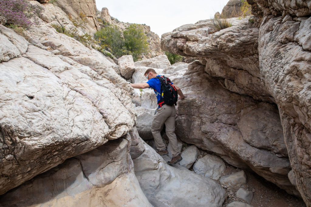 How to Hike the Ernst Tinaja Trail in Big Bend National Park – Earth ...