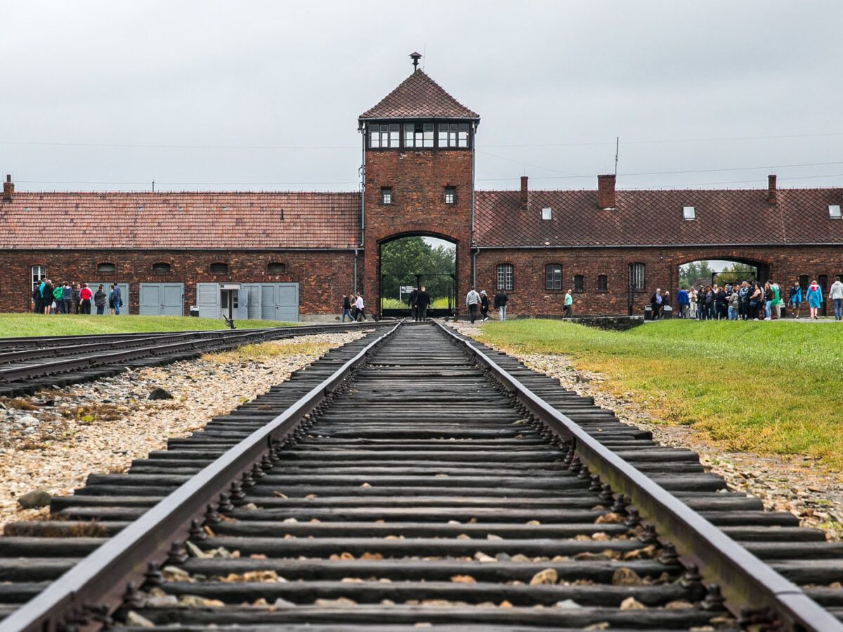 How To Visit Auschwitz-Birkenau In 2023: Helpful Tips & What To Expect –  Earth Trekkers