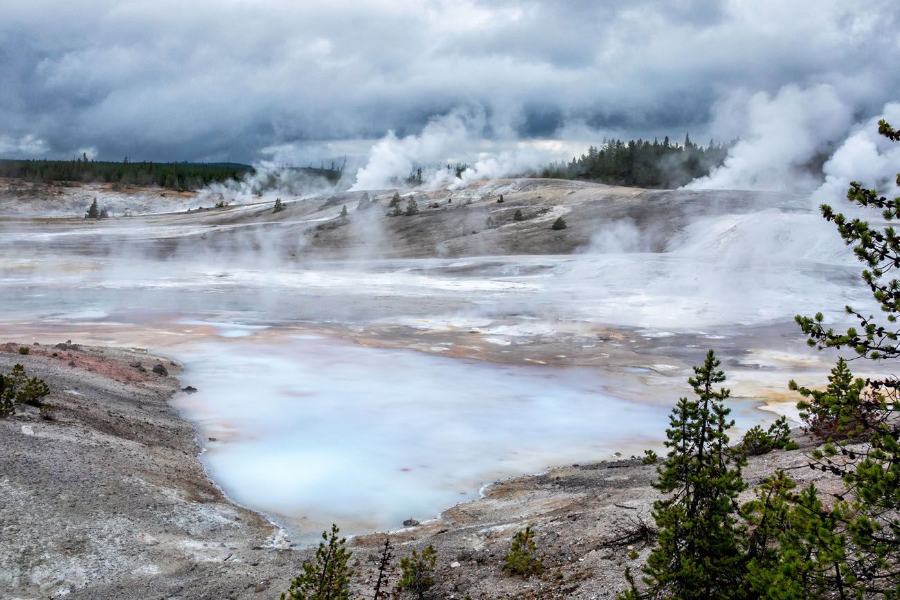 6 Best Geyser Basins in Yellowstone National Park | Earth Trekkers