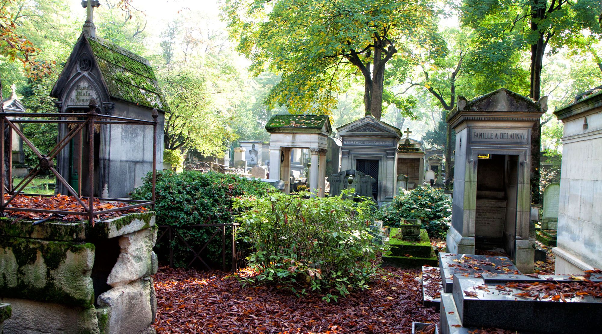 Featured image for “Pere Lachaise Cemetery in Photos”