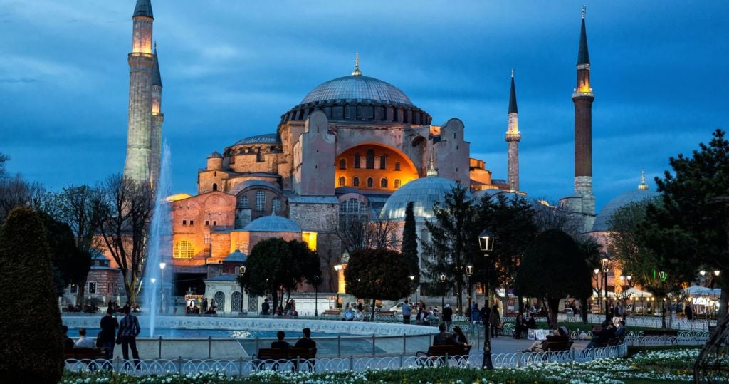 Shopping in the Grand Bazaar, Istanbul – Earth Trekkers