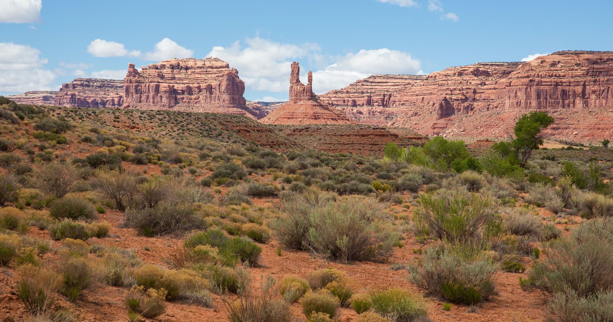 Featured image for “How to Visit the Valley of the Gods in Utah”