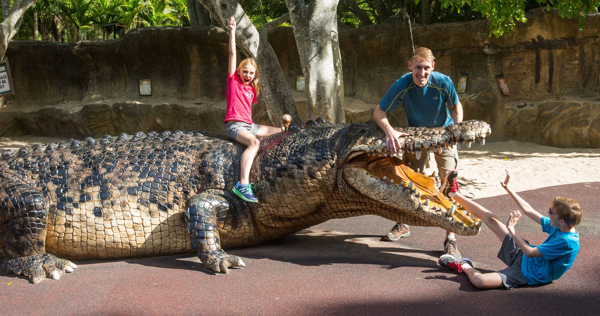 a-tale-of-two-zoos-earth-trekkers