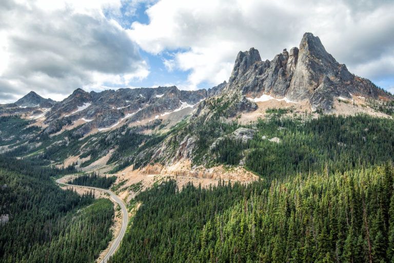 Washington Pass Overlook - Earth Trekkers