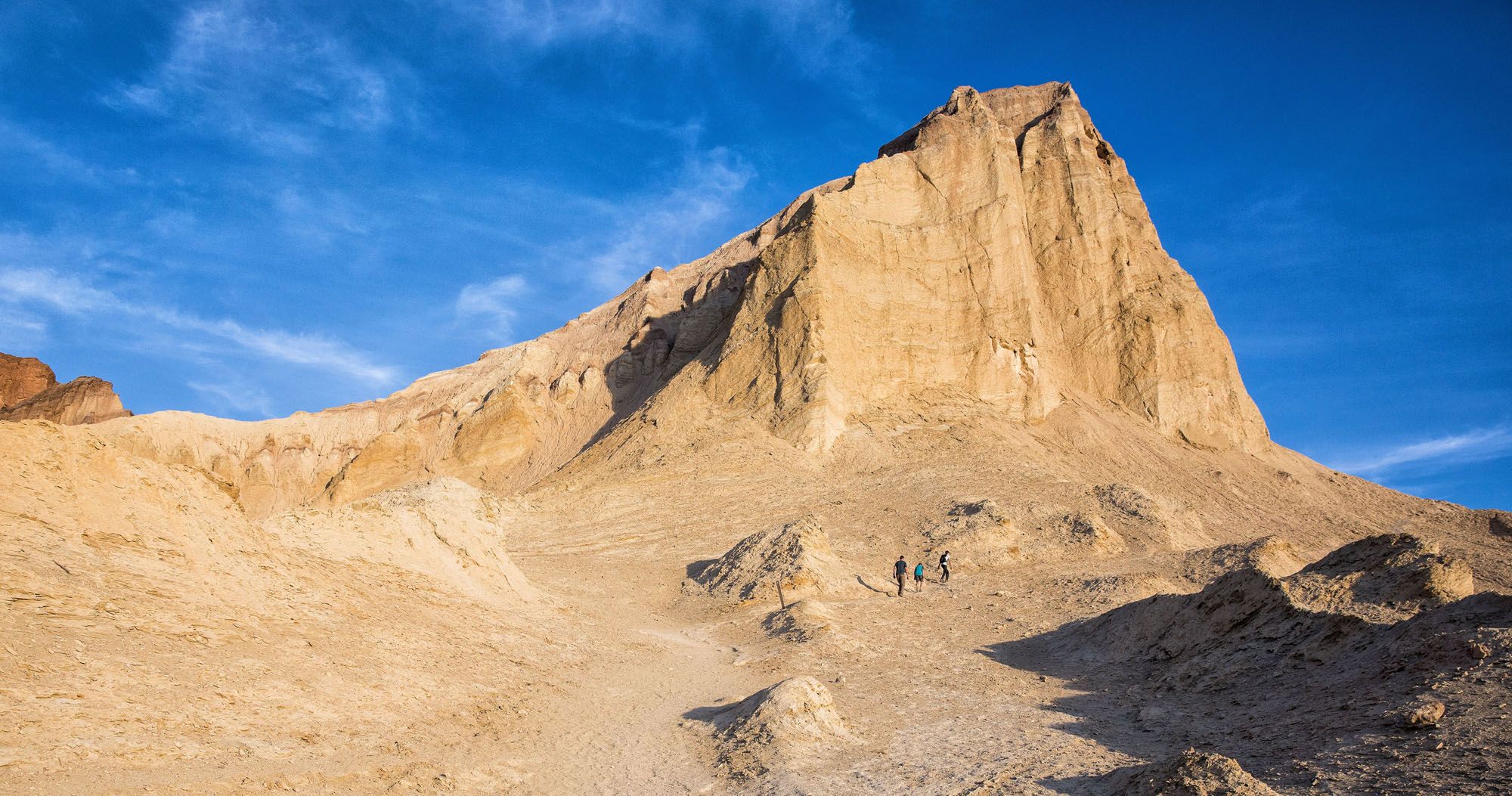 Featured image for “Hiking the Golden Canyon – Gower Gulch Loop in Death Valley”
