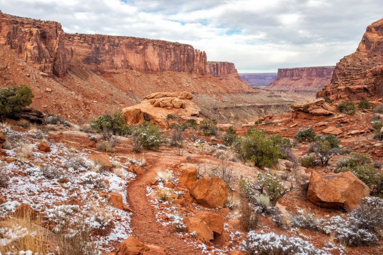 How To Hike The Syncline Loop In Canyonlands National Park Earth Trekkers