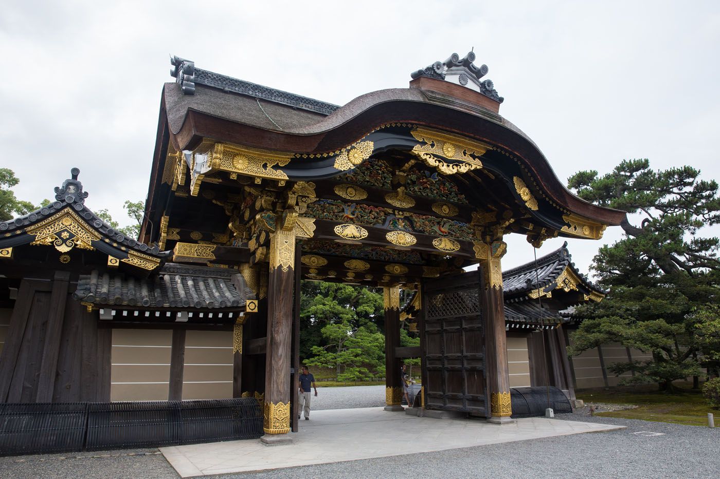 Nijo Castle Gate - Earth Trekkers