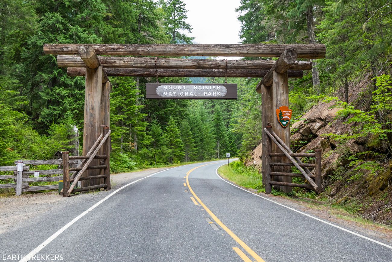 mount rainier national park sign