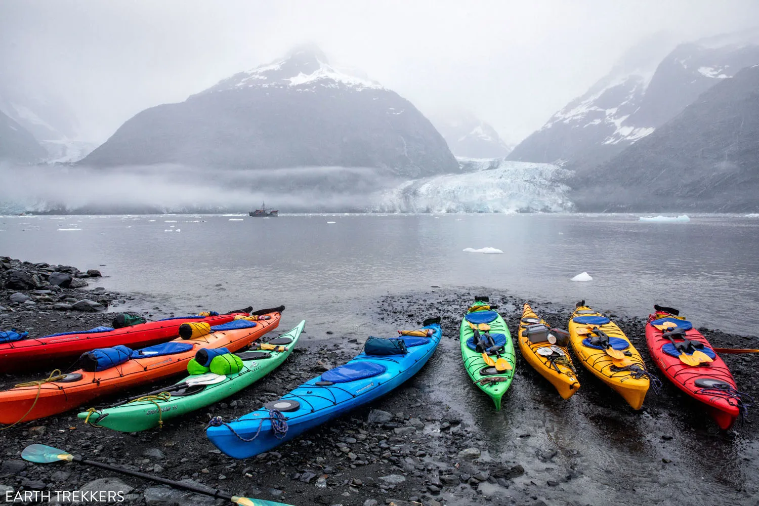 Kayaks Columbia Glacier