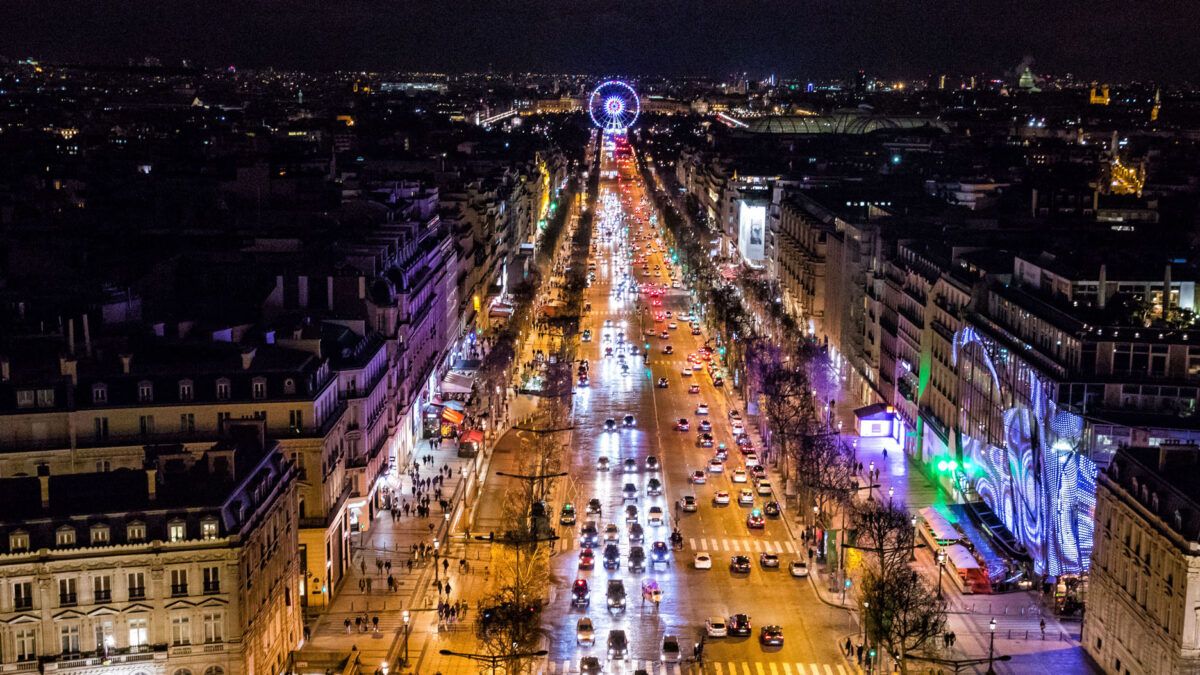 Champs Elysees, Av des Champs Elysees, France - Visit by rail - European  Rail Guide