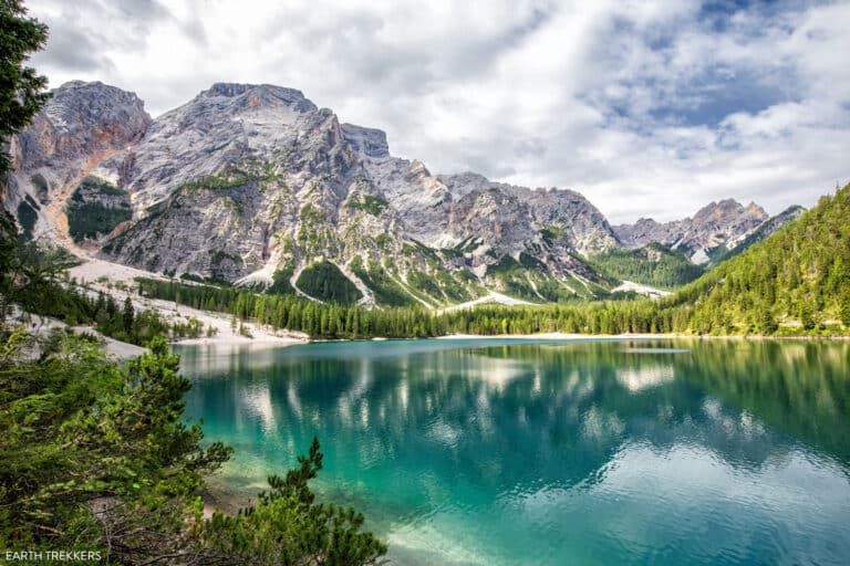 How to Visit Lago di Braies (HELPFUL Tips & Photos) – Earth Trekkers