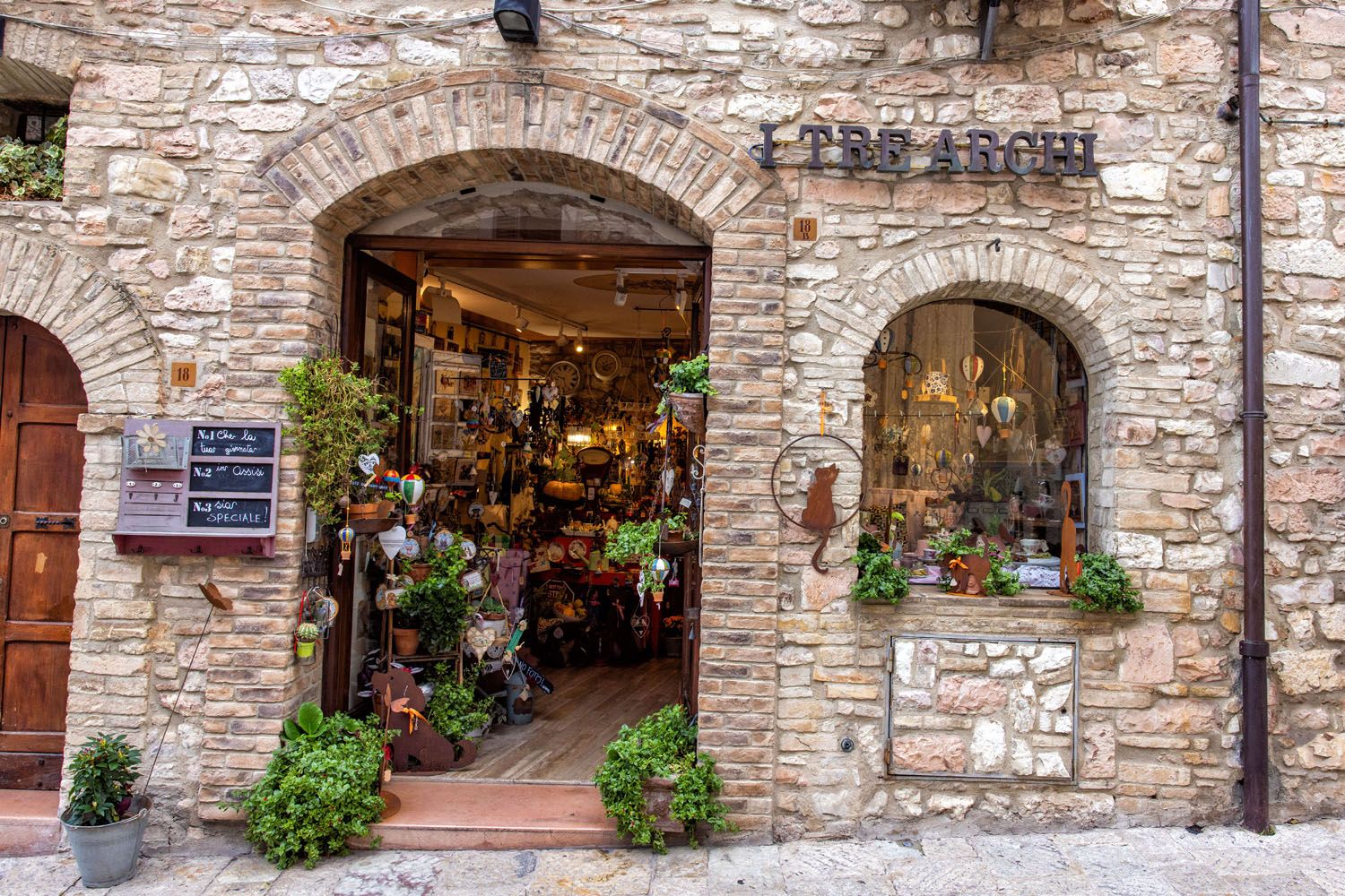 Assisi Shopping | One Day in Assisi Walking Tour