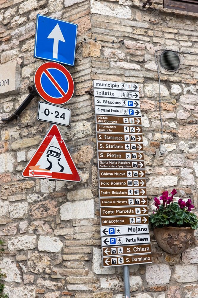 Assisi Street Signs